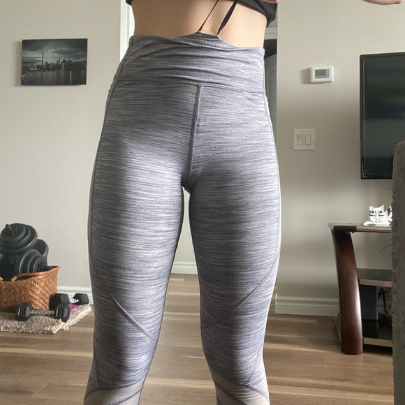 Ivivva (Lululemon kids) high waisted leggings in size 12 (fits like women’s XXS) - Picture 3 of 4